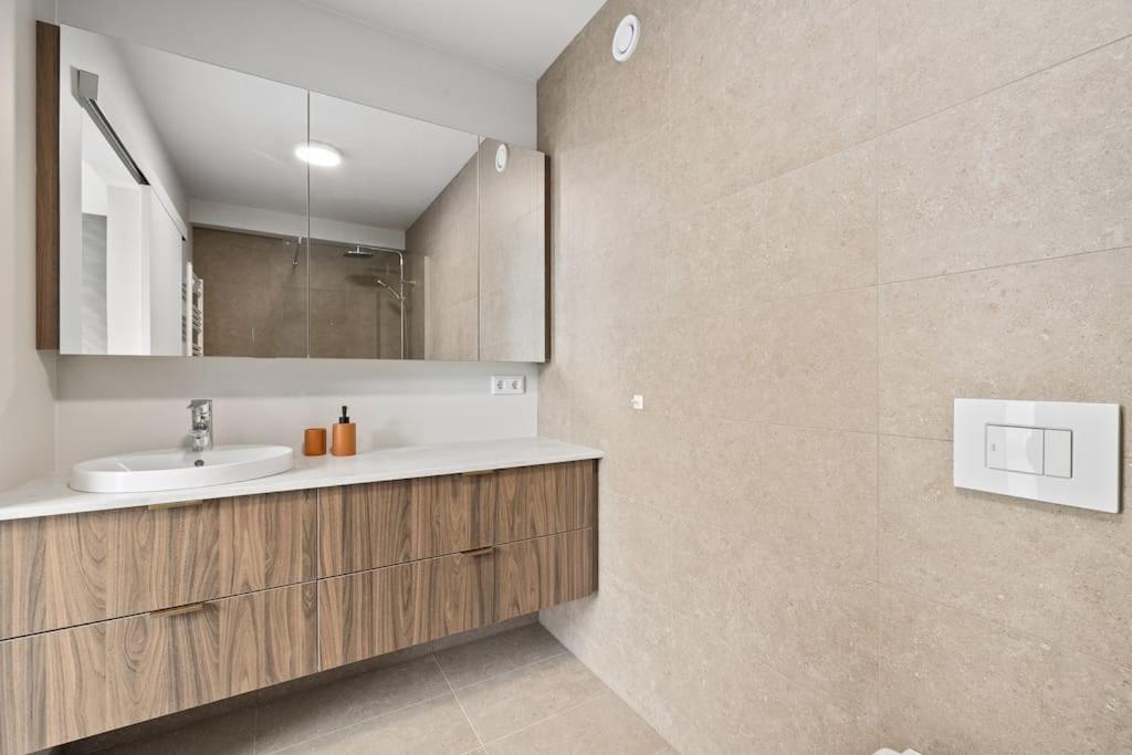 Skylight Lux 3br/2ba Center With Free Parking * Reykjavik